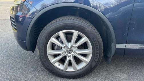 Night Blue Metallic 2014 Volkswagen Touareg TDI Sport