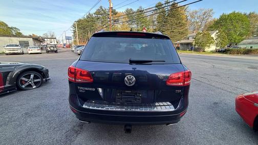 Night Blue Metallic 2014 Volkswagen Touareg TDI Sport