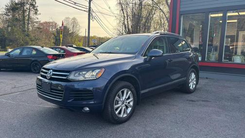 Night Blue Metallic 2014 Volkswagen Touareg TDI Sport