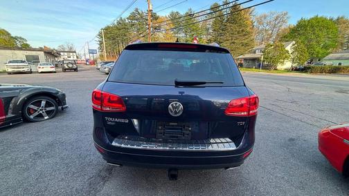 Night Blue Metallic 2014 Volkswagen Touareg TDI Sport