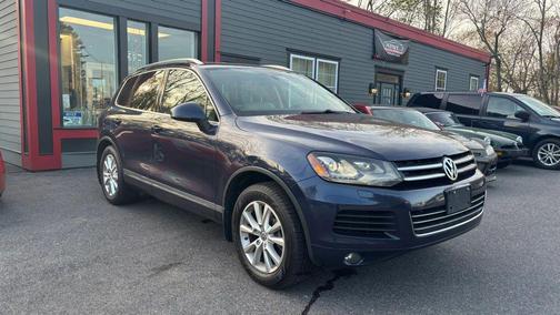 Night Blue Metallic 2014 Volkswagen Touareg TDI Sport