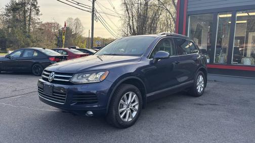 Night Blue Metallic 2014 Volkswagen Touareg TDI Sport