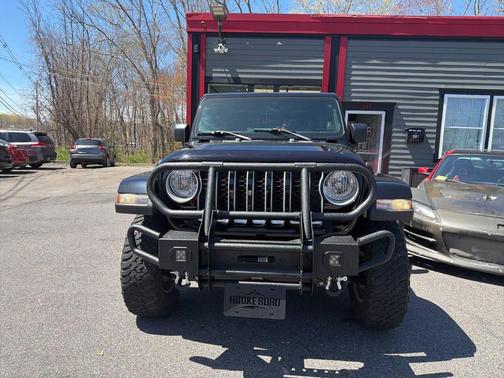 Black Clearcoat 2023 Jeep Gladiator Overland