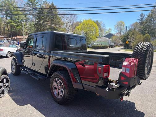 Black Clearcoat 2023 Jeep Gladiator Overland