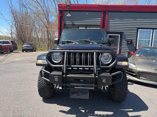 Black Clearcoat 2023 Jeep Gladiator Overland