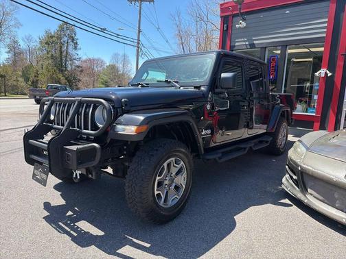 Black Clearcoat 2023 Jeep Gladiator Overland