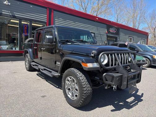 Black Clearcoat 2023 Jeep Gladiator Overland