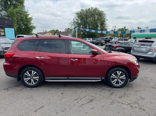 2017 Nissan Pathfinder SL