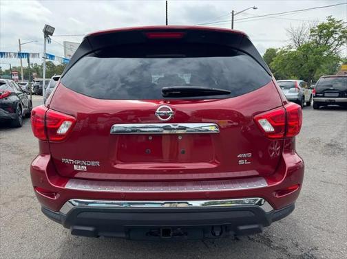 2017 Nissan Pathfinder SL