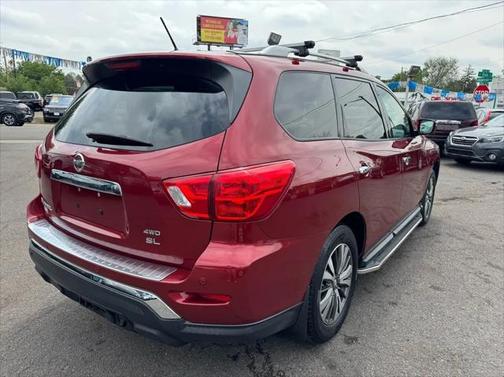 2017 Nissan Pathfinder SL