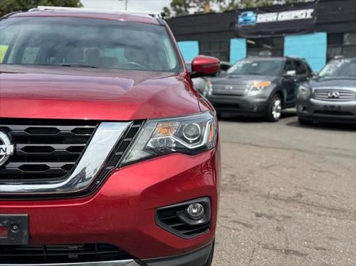 2017 Nissan Pathfinder SL