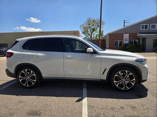 White 2021 BMW X5 PHEV xDrive45e