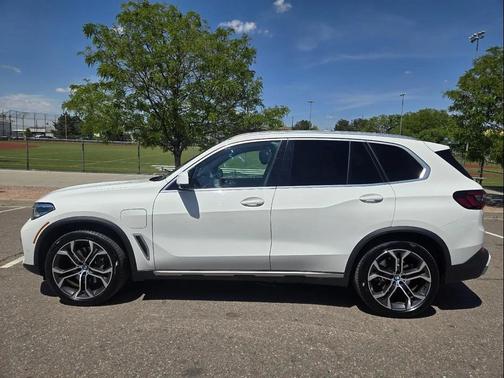 White 2021 BMW X5 PHEV xDrive45e