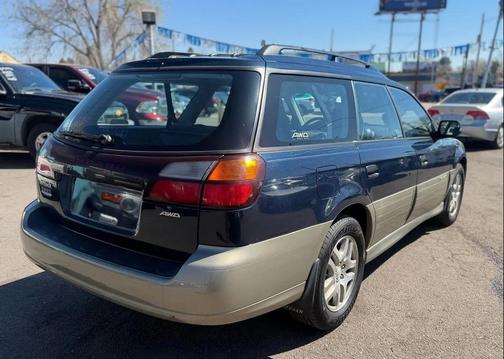2000 Subaru Outback Base