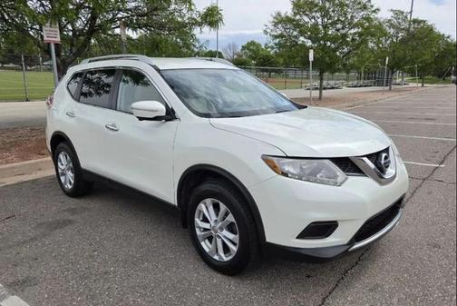 White 2015 Nissan Rogue SV