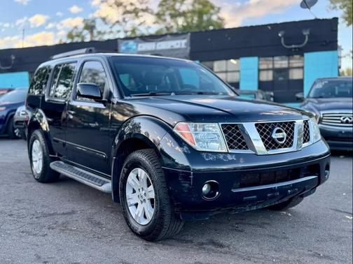 2005 Nissan Pathfinder LE