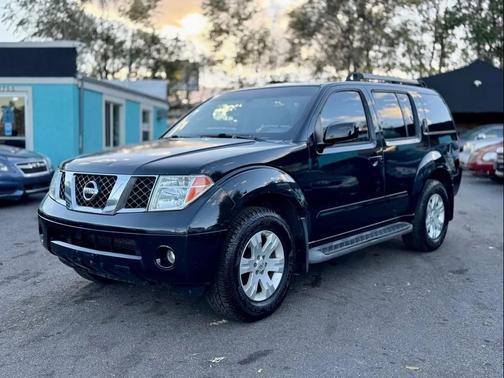 2005 Nissan Pathfinder LE