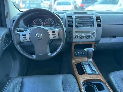 2005 Nissan Pathfinder LE
