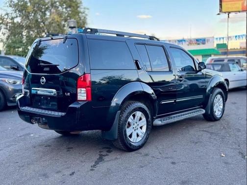 2005 Nissan Pathfinder LE
