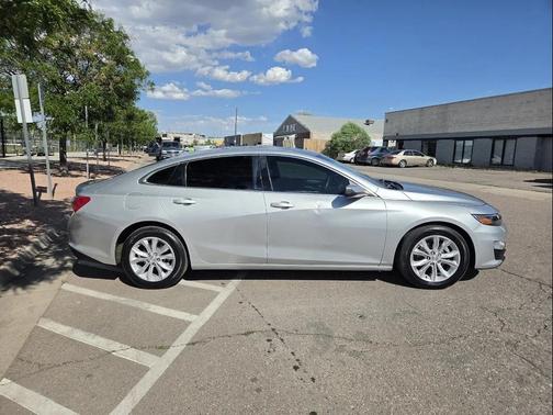 Silver Ice Metallic 2019 Chevrolet Malibu LT