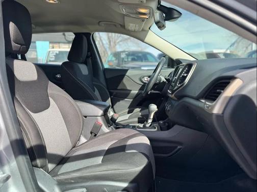 2014 Jeep Cherokee Sport