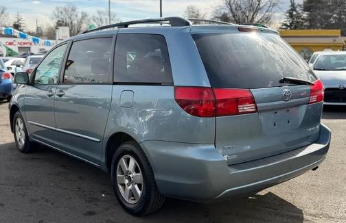 2004 Toyota Sienna LE