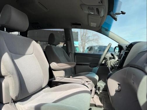 2004 Toyota Sienna LE