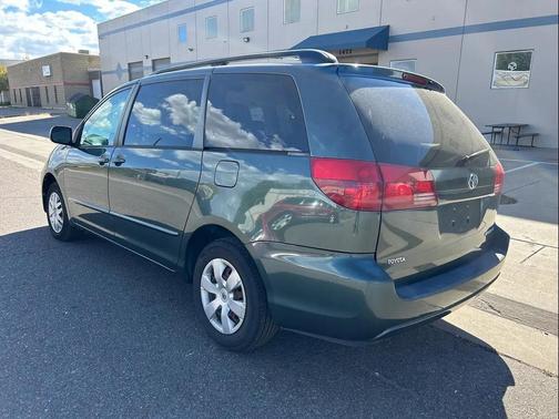 2004 Toyota Sienna LE