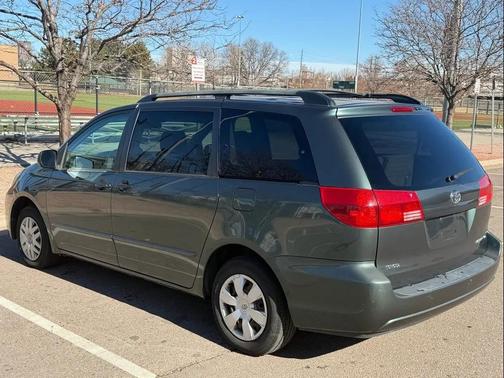 2004 Toyota Sienna LE