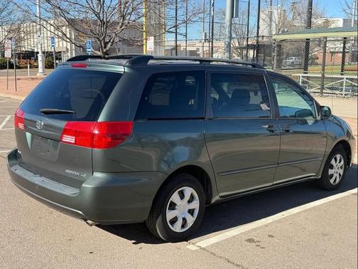 2004 Toyota Sienna LE