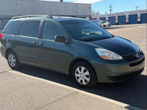 2004 Toyota Sienna LE