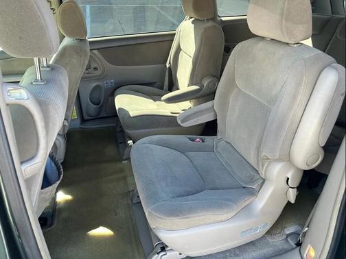 2004 Toyota Sienna LE