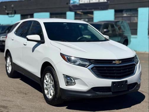 White 2018 Chevrolet Equinox LT