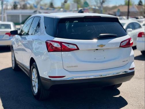 White 2018 Chevrolet Equinox LT