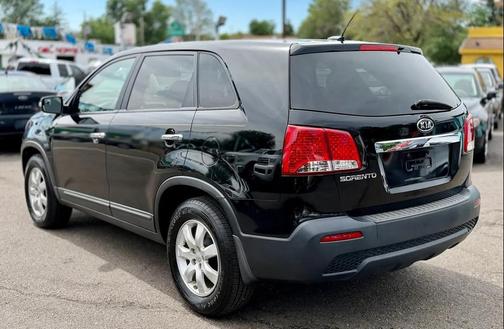 Ebony Black 2012 Kia Sorento LX