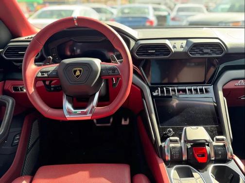 2022 Lamborghini Urus Pearl Capsule