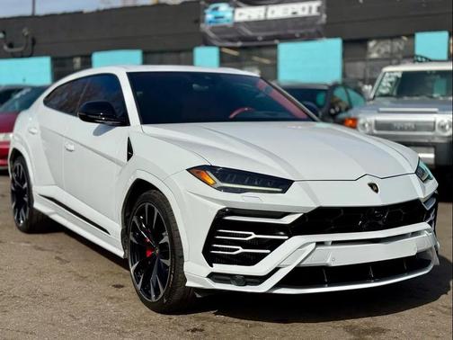 2022 Lamborghini Urus Pearl Capsule