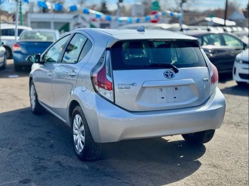 2016 Toyota Prius c Two