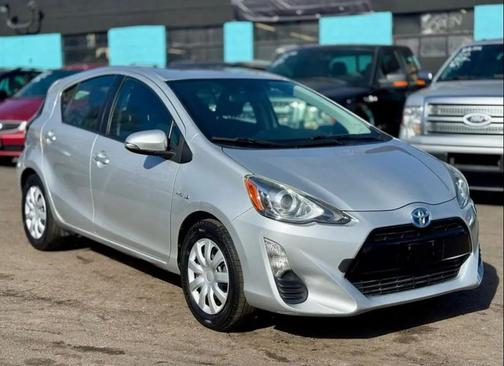 2016 Toyota Prius c Two