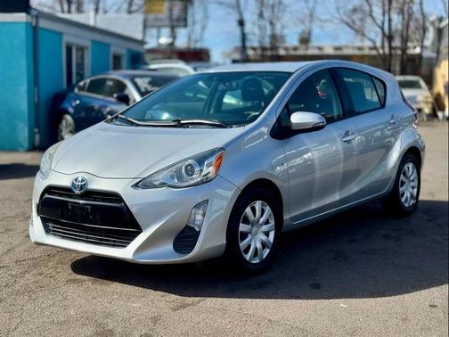 2016 Toyota Prius c Two