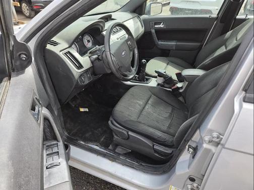Silver 2008 Ford Focus SE