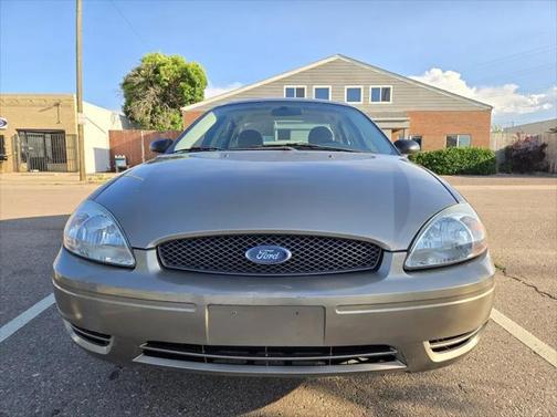 2005 Ford Taurus SE