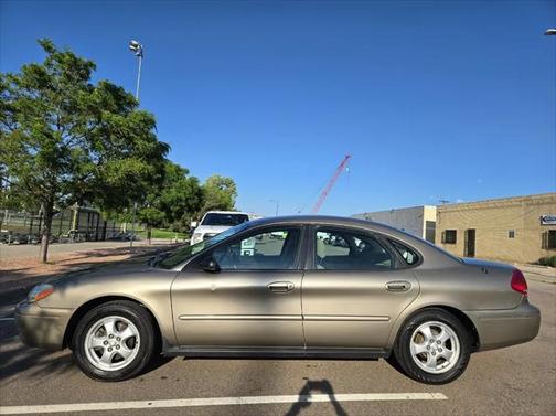 2005 Ford Taurus SE