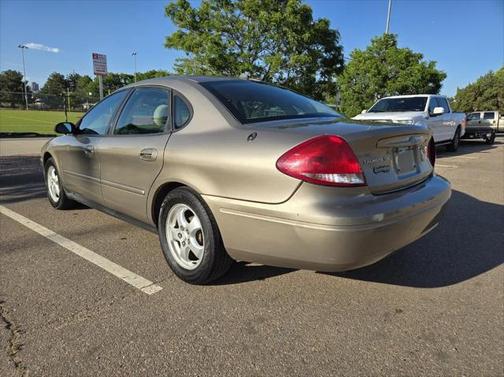 2005 Ford Taurus SE