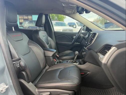 Anvil Clear Coat 2014 Jeep Cherokee Trailhawk