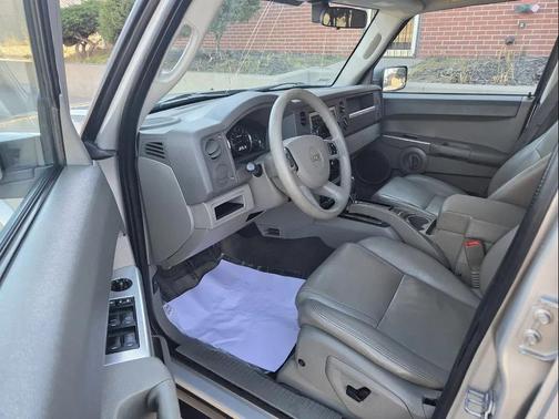 2008 Jeep Commander Sport