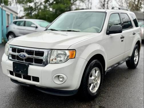 White 2011 Ford Escape XLT