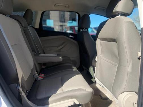 White Platinum Metallic Tri-Coat 2016 Ford Escape SE