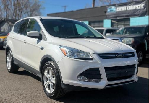 White Platinum Metallic Tri-Coat 2016 Ford Escape SE