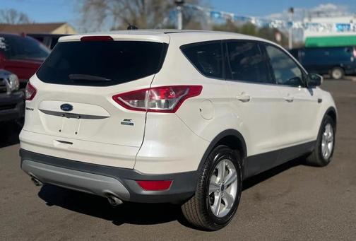 White Platinum Metallic Tri-Coat 2016 Ford Escape SE